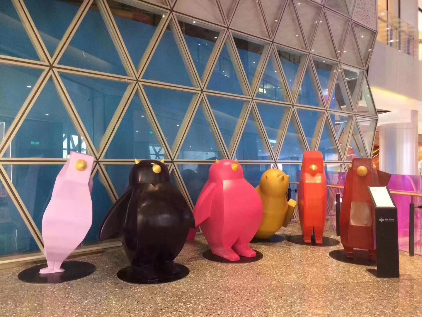 玻璃鋼動物企鵝雕塑
